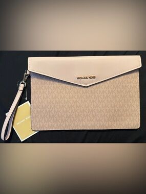 NWOT- Michael Kors- Blush/Beige Signature Leather Envelope Clutch/Wristlet